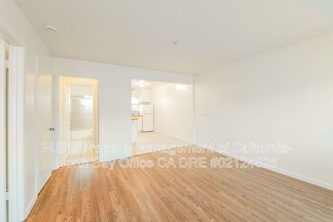 Photo - 560 Dexter St