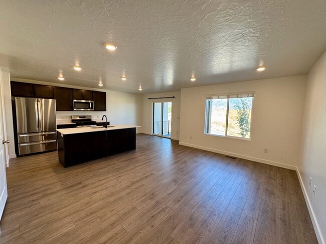 4334 N Buckstone Wy