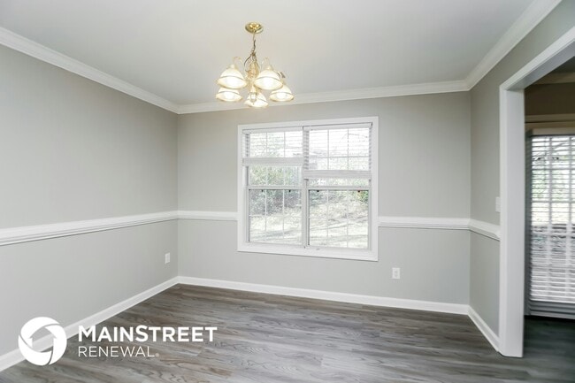 Photo - 260 Omega St