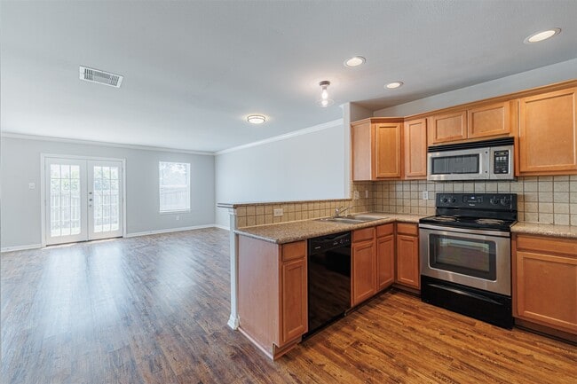 Photo - 4441 South St