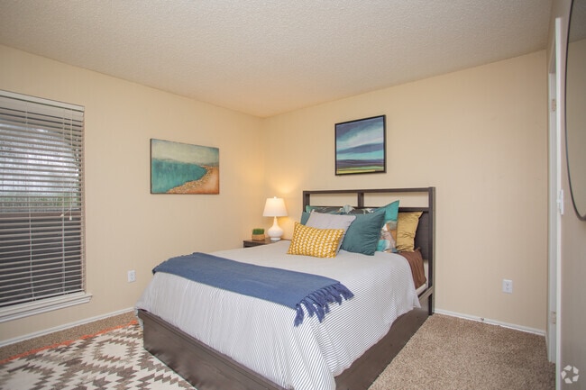 1BR, 1BA - 700SF - The Bridge
