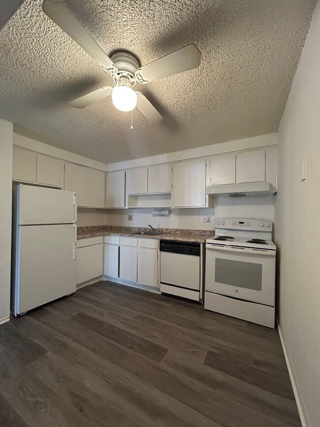 Photo - Wonderful 1 BR/1 BA Ground Floor Condo in ... Unidad 167