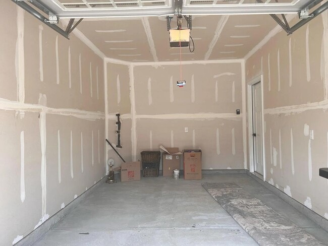 Building Photo - 131 Lilywood Ct