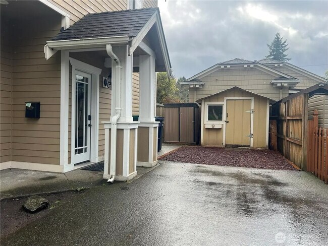 Photo - 1854 Hillcrest Ave