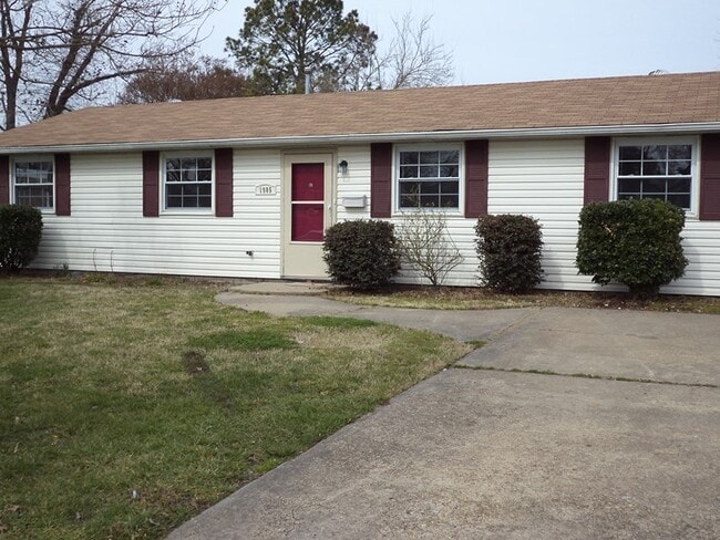 Building Photo - 4 Bedroom Single Family Home in Hampton