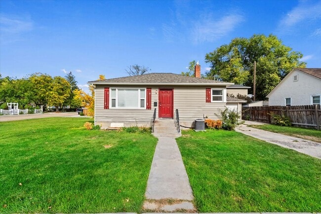 Building Photo - 1104 E Dewey Ave