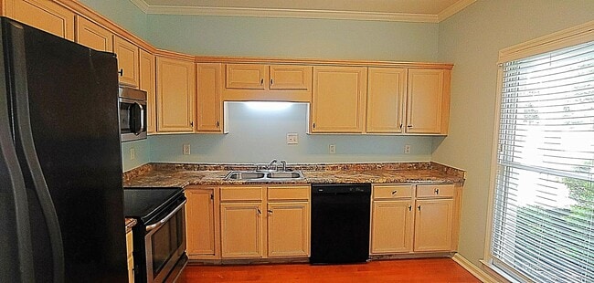 Photo - Spacious 2 Bedroom, 2.5 Bathroom Townhome ...