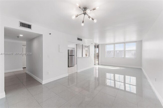 Photo - 17890 W Dixie Hwy Unit 501