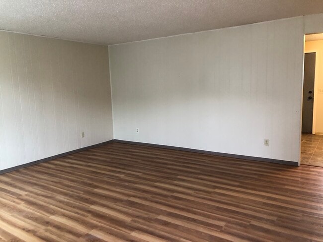 Photo - 220 NW Larry St