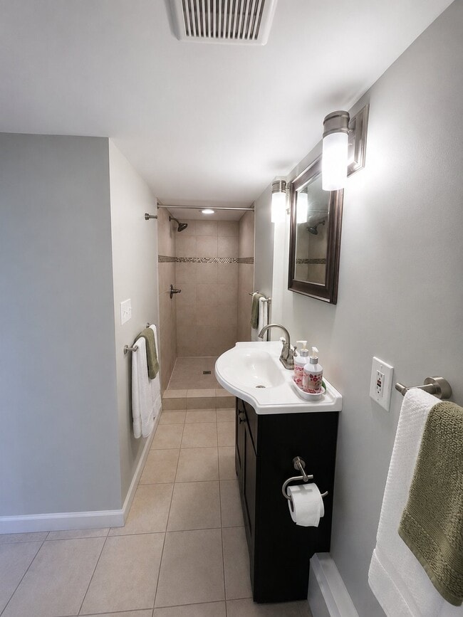 Photo - 1053 DeKalb St Unit 1