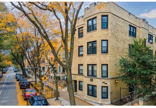 Photo - 648.5 W Roscoe St