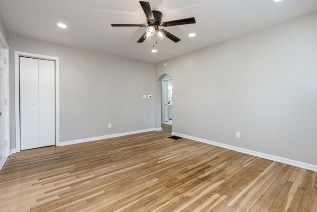 Photo - 2220 Auburn Dr