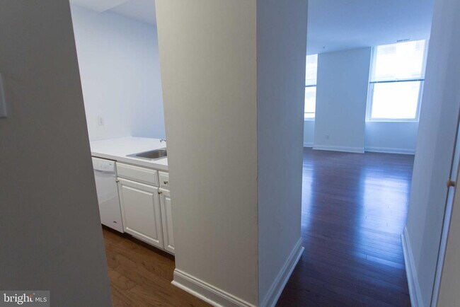 Photo - 1600 Walnut St Unit 1005