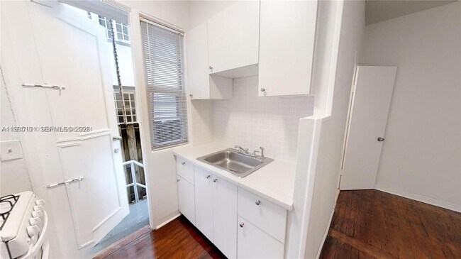 Building Photo - 639 12th St Unit 3