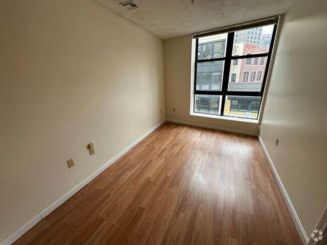 Building Photo - 68 Essex St Rental