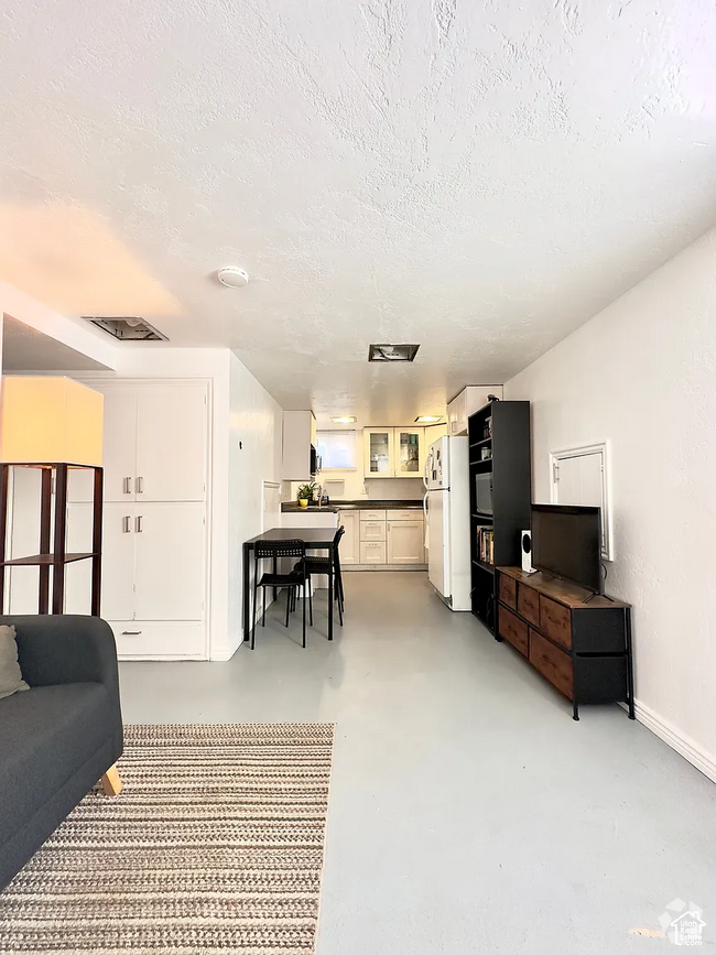 Building Photo - 360 N 900 W Rental
