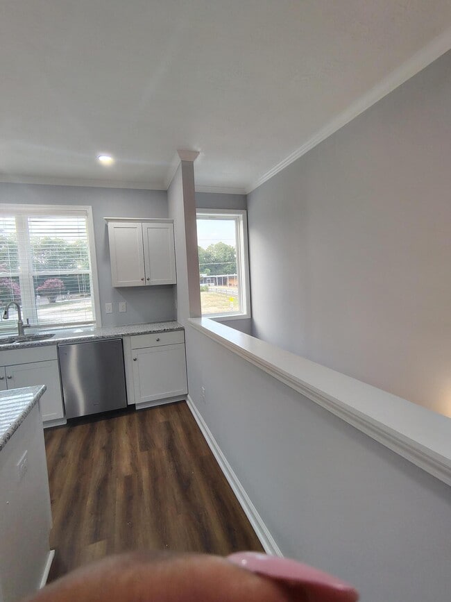 Photo - 1061B Pinecrest Ave NW