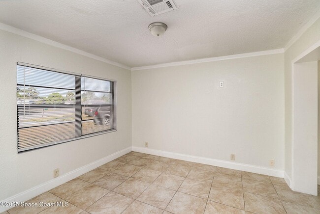 Photo - 589 Clarke St