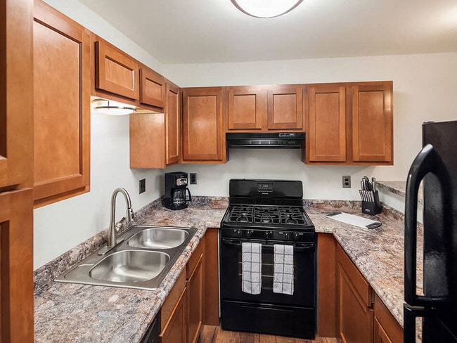 Building Photo - Forest Pointe Rental
