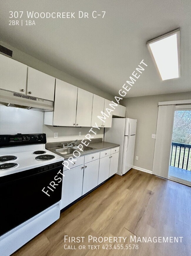 Photo - 307 Woodcreek Rd