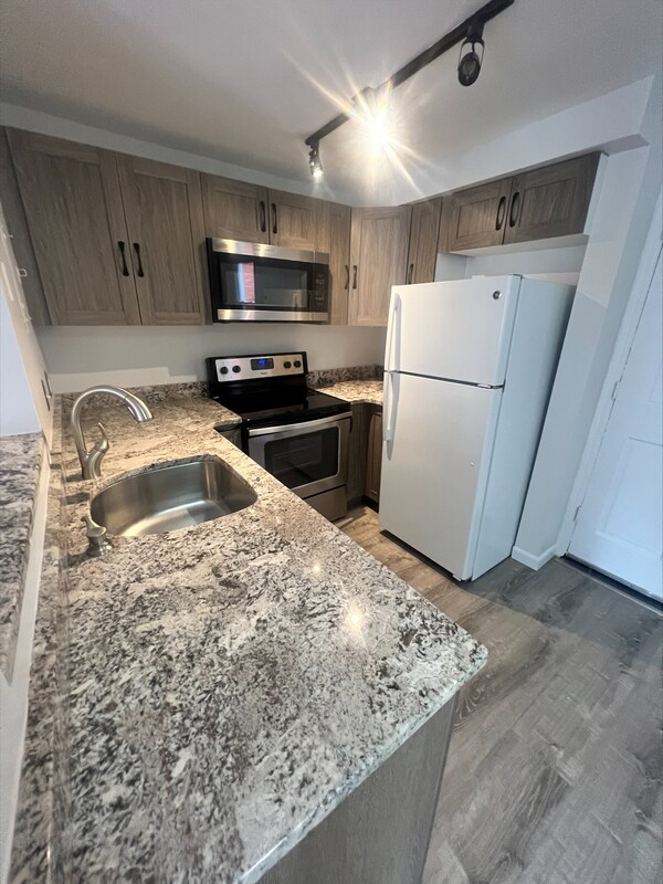 Building Photo - 157 Union St Rental