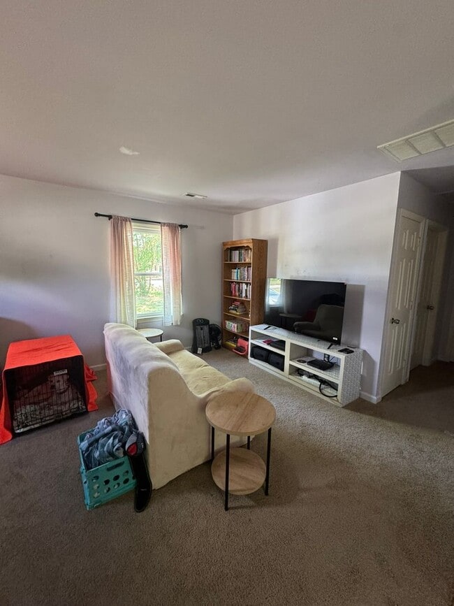 Photo - 4611 Rochambeau Dr Unit 1