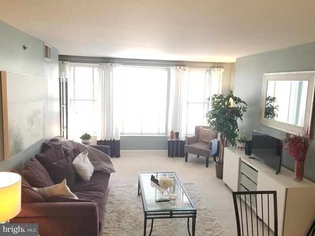 Building Photo - 601 Pennsylvania Ave NW Unit 703 Rental