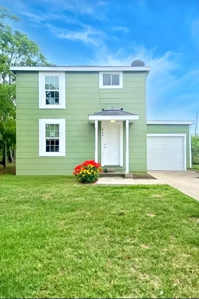 Building Photo - 623 W 5th St Rental
