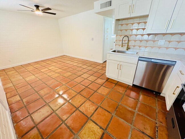 Photo - 1873 E University Dr Unit 3