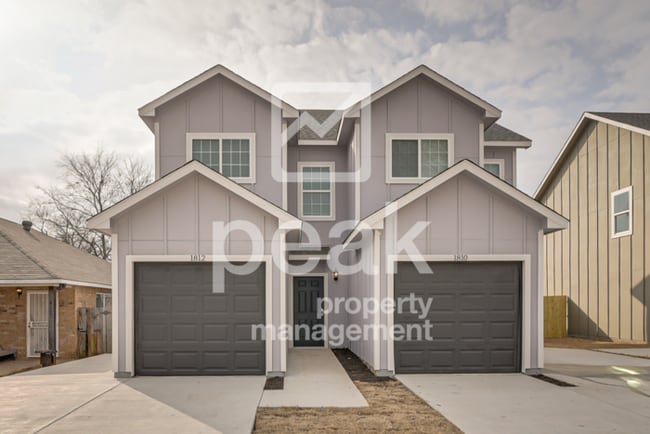 Photo - $1475! 2Bed/1.5bath Duplex Available for R...