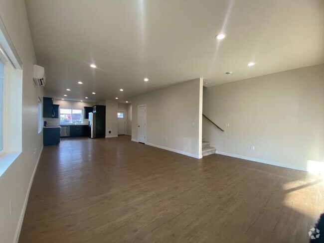 Building Photo - 3013 E 36th Ave Unit 2 Rental