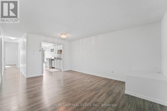 Photo - 87 Rundle Crescent