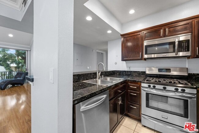 5325 Newcastle Ave Unit 338