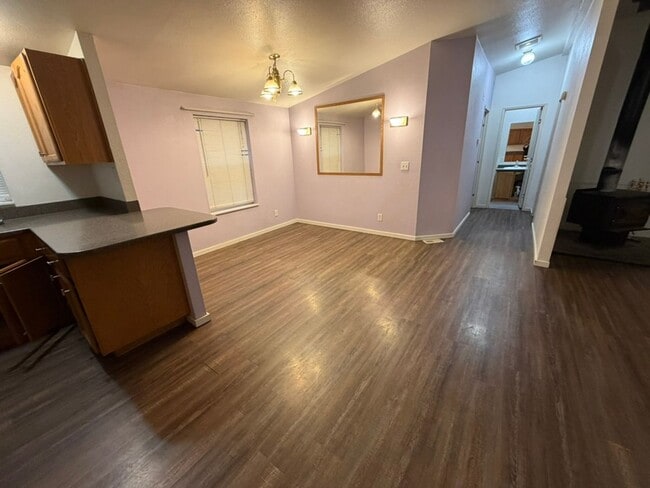 Photo - Large 3 Bedroom with Shop