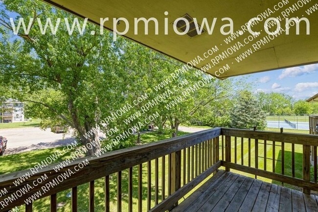 Photo - 2056 NW Hickory Ln