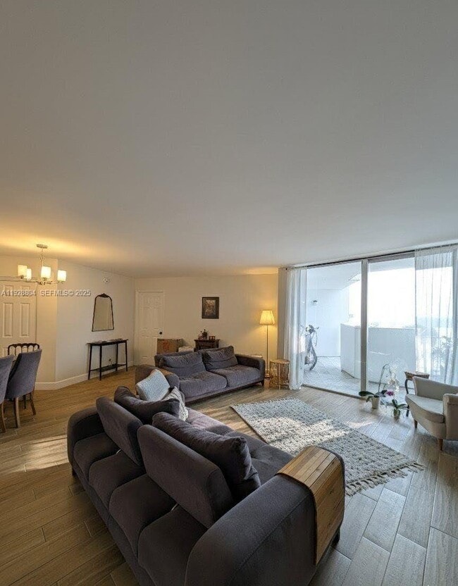 Photo - 1200 NE Miami Gardens Dr Unidad 708W