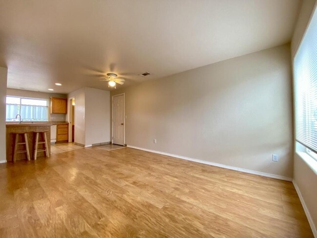 Photo - 1512 SE N St