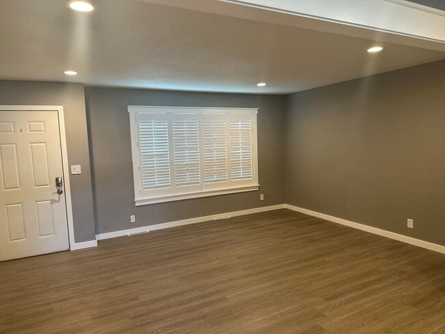 Photo - 5 bedroom 2 1/2 bath home for rent
