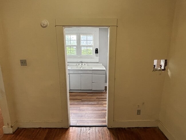 Photo - 147 Center St