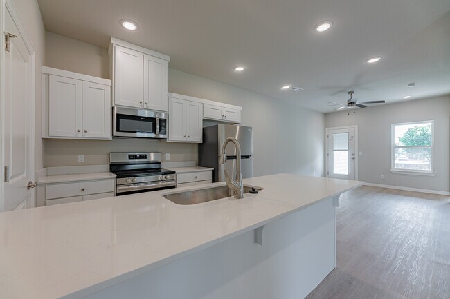 Photo - 1602 SW Poigai Wy