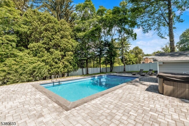 Photo - 11 Stevenson Ln