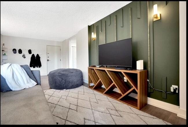 Photo - 10 N Wood Ave Unit 218