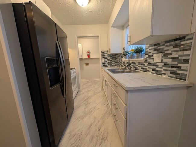 Photo - 799 Gates Ave