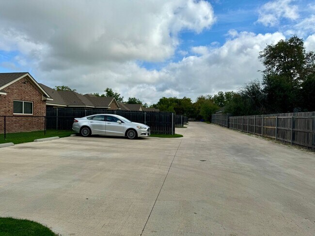 Photo - Contemporary 4/4.5 House in the Baylor Bub...