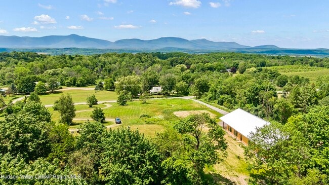 Building Photo - 88 Hover Ave