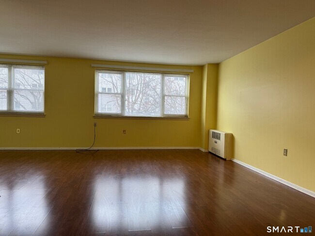Photo - 887 Farmington Ave Unit APT 2K