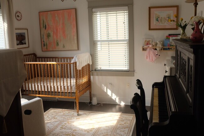 Photo - 622 Annex Ave