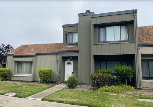 Building Photo - Spacious 2 Story 4BED/2.5BATH Located in a Coastal Community in the Desirable City of Alameda, Ca.