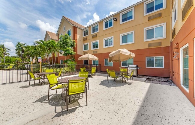 Building Photo - Furnished Studio-Miami - Airport - Miami S...