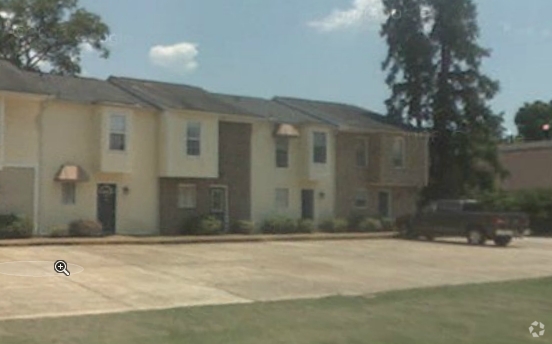 Building Photo - Camelot Apartments